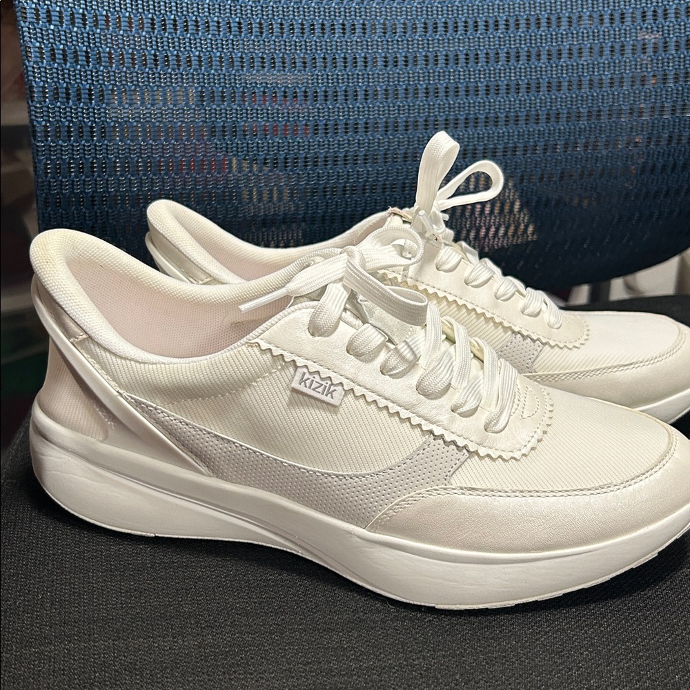 Kizik White Sneakers - Brisbane
